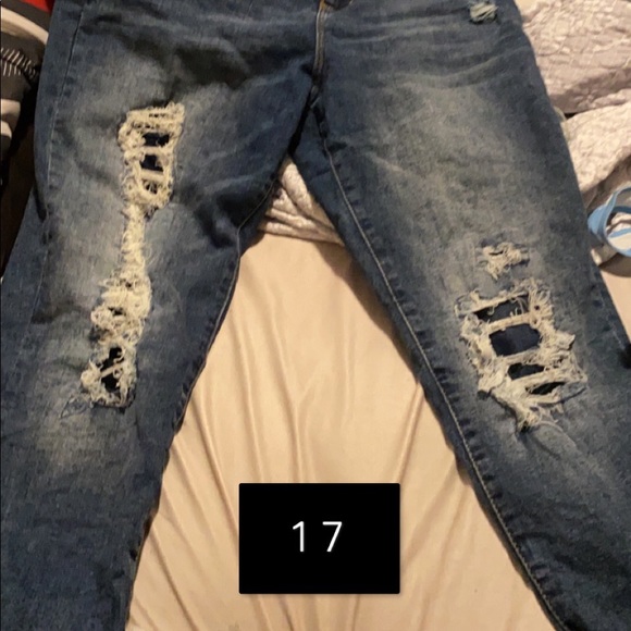 Jeans $10 shorts $3 shirts $5 - Picture 4 of 10